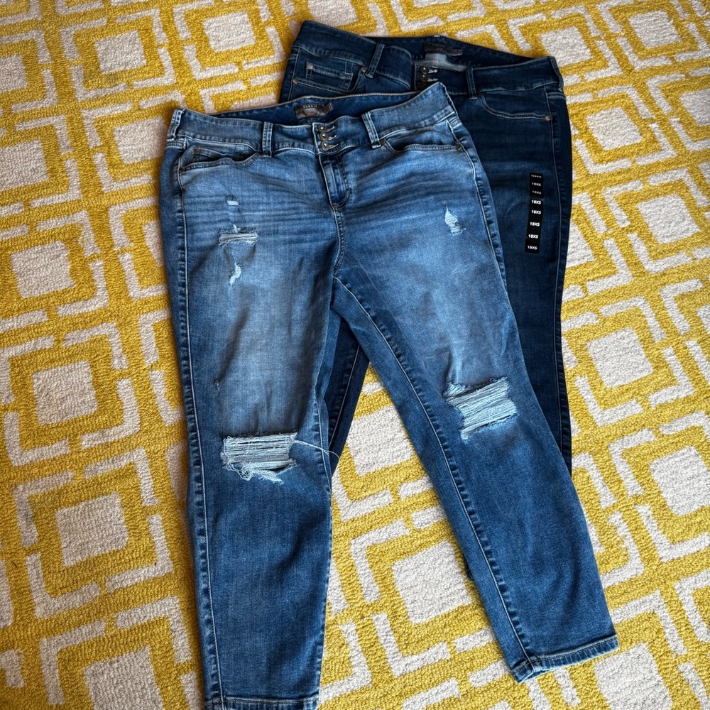 Torrid Women's Distressed Blue and Dark Wash straight leg Jeans size 18S 2 pair